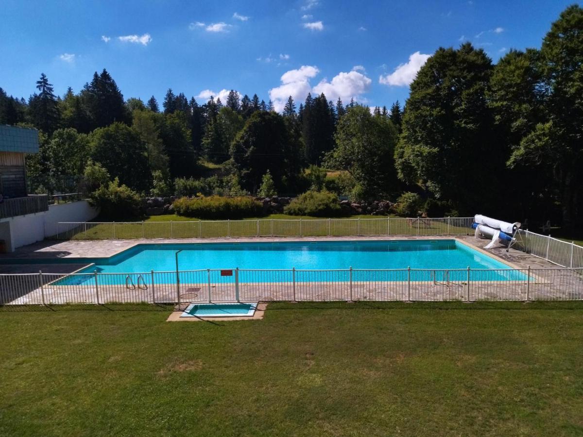 Studio Le Lacuzon Avec Piscine Et Tennis Exterieurs เลรูส ภายนอก รูปภาพ